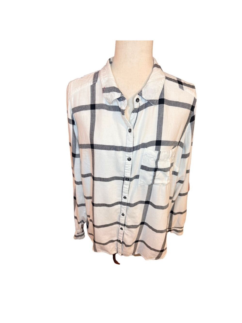 Maurices, black and white check shirt, long sleeve button up collar pocket sz 1 - Picture 7 of 11